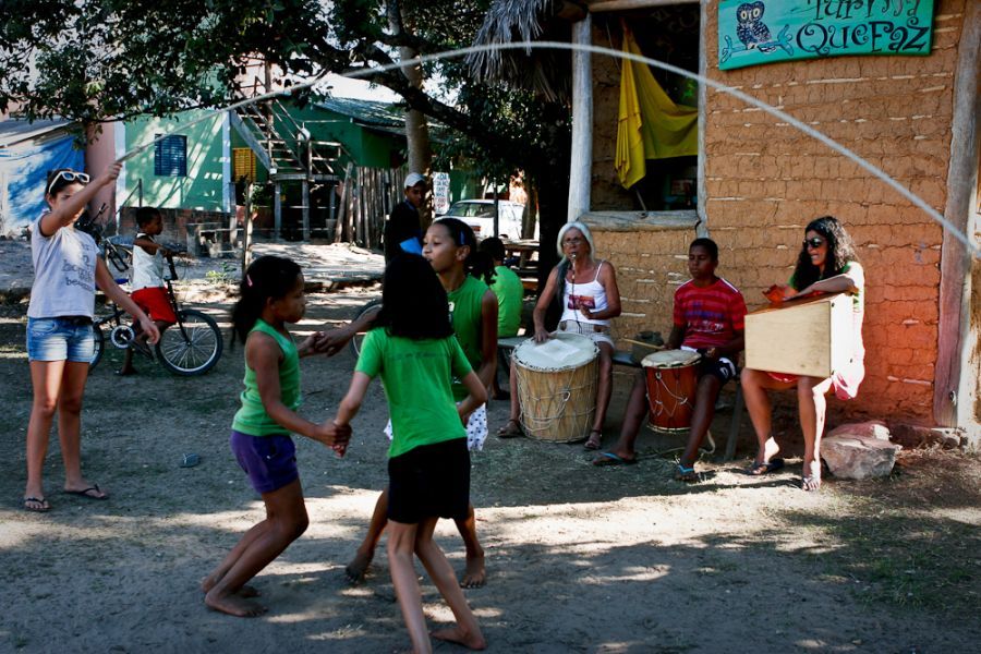 Ensaio de Doroty Marques e crianças do projeto Turma que Faz | Foto de Fredox