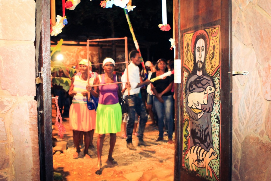 Hasteamento do Mastro do Divino Espirito Santo da Comunidade Quilombola do Sitio Histórico Kalunga | Foto de Anne Vilela
